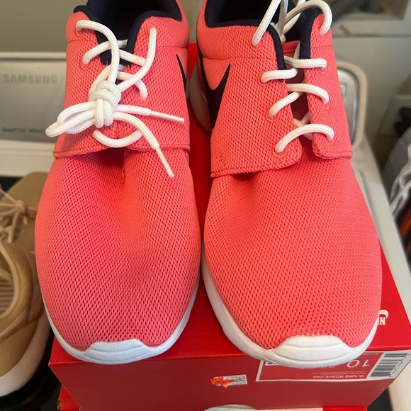 Nike Roshe One , new, never worn , sea coral & obsidian blue , WMNS 10 - Picture 7 of 10